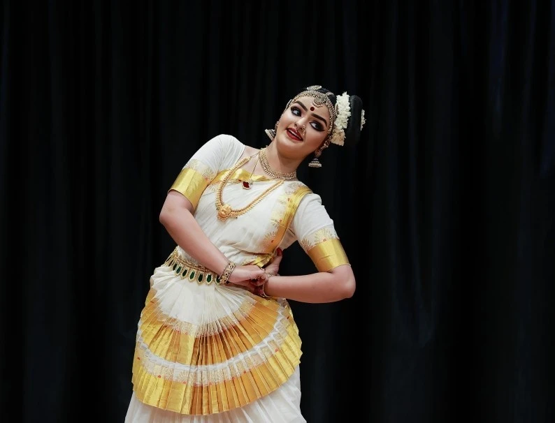 Mohiniyattam performance in Abu dhabi